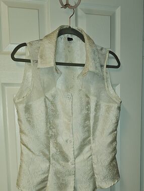 SHEIN Cream Floral Jacquard Sleeveless Button-Up Blouse